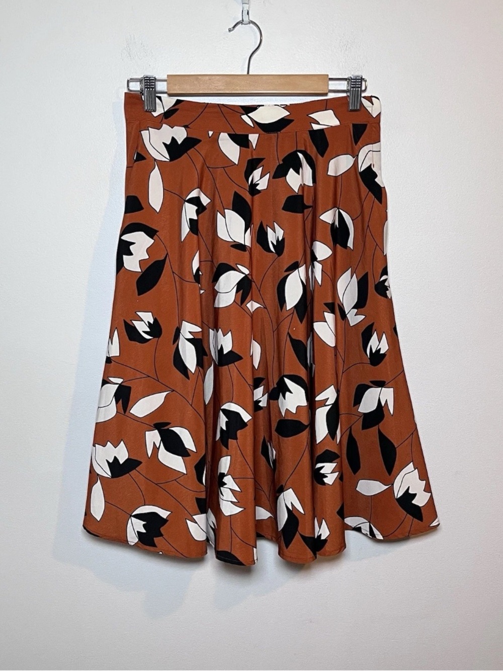 ModCloth A-Line Midi Skirt Size Medium Rust Floral Retro Elastic Waist Pockets